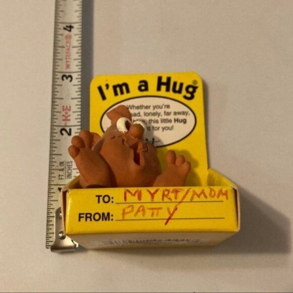 Vintage Hug Figurine Novelty Kitsch Stocking Stuffer in Packaging - Picture 11 of 11
